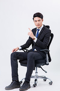 女版信白素材办公椅上自信的商务男士形象背景