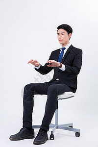 年轻人创业商务男士在办公椅上用电脑背景