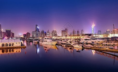 宁静的港湾游艇夜景高清图片