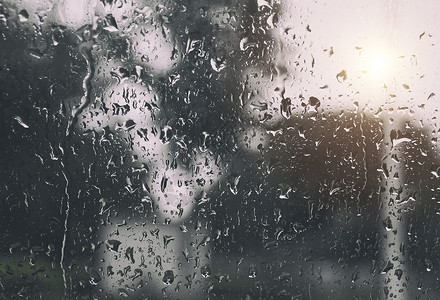 雨中起舞雨中窗上的水滴背景