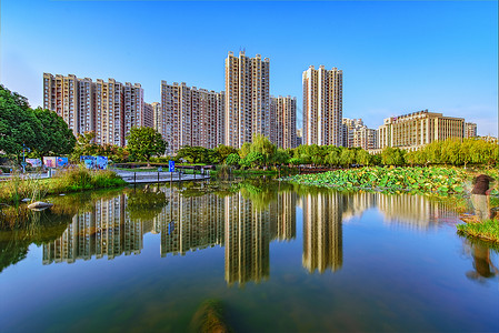 武汉最贵住宅区城市风光建筑倒影背景