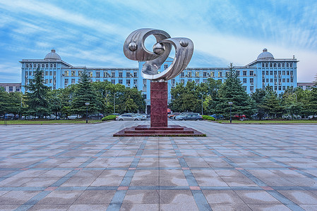 武汉大学广场雕塑建筑背景图片