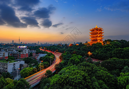 黄鹤楼夜景车轨背景图片