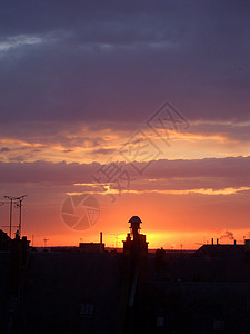 小城夕阳剪影背景图片