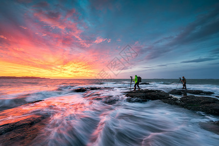 海景免费素材夕阳下的摄影人背景