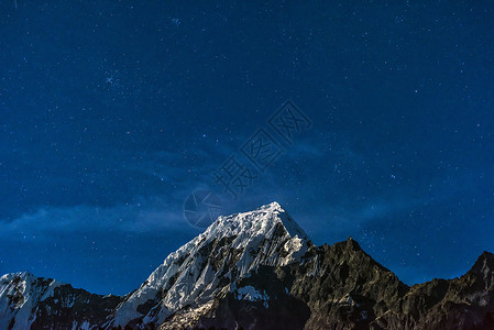 西藏星空雪山星空背景