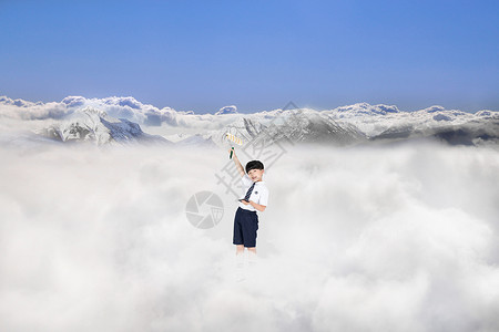 在天空中飞的小孩小孩在天空中攀爬梯子玩耍设计图片