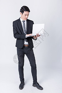 白托略商务人士手托笔记本电脑背景