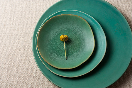餐盘上面碗日本旧式瓷器彩色搭配背景