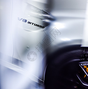梅赛德斯奔驰V8背景图片
