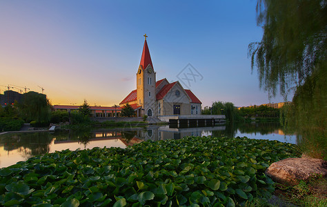 夕阳教堂图片