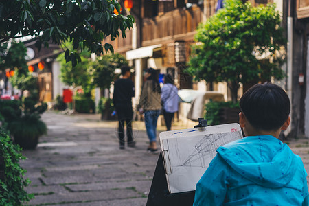 街头画家杭州小河直街画画的人背景