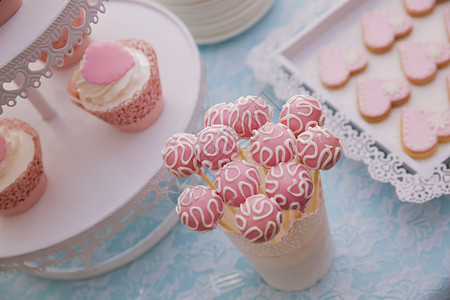 粉色草莓蛋糕甜品烘焙背景