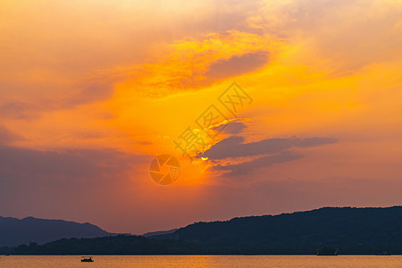 西湖长桥雷峰塔背景图片