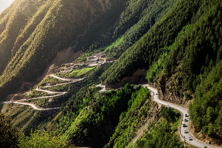 艰险山路十八弯背景