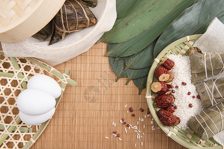 端午节竹垫上食品背景高清图片