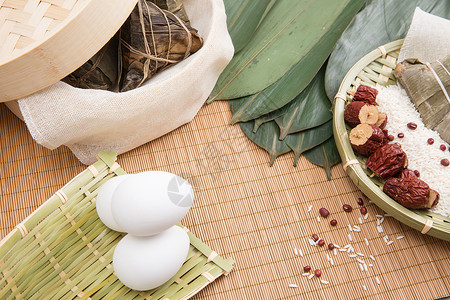 端午节竹垫上食品背景图片