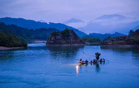 水墨四鱼素材渔夫背景