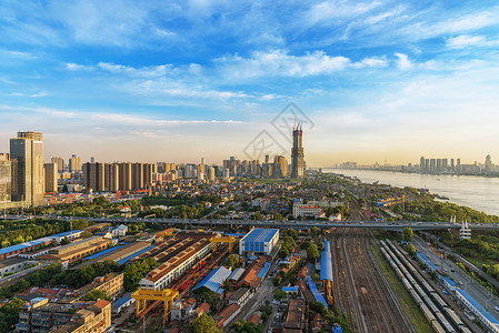 蓝天下的城市风光背景图片