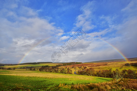 一道彩虹素材苏格兰雨后彩虹背景