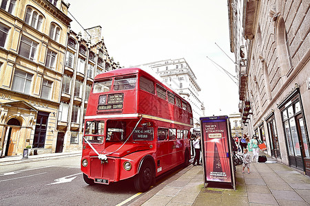 英国红色巴士英国利物浦婚礼巴士背景