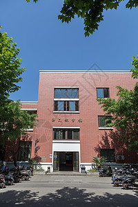 大学里的教学楼背景图片