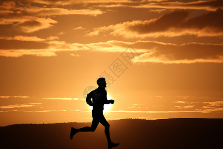 反射太阳海夕阳下奔跑的人设计图片