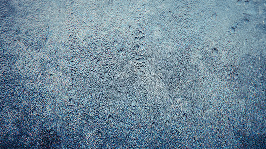 雨水蓝色玻璃窗雾气水珠背景