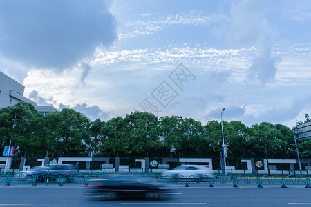 城市马路车流图片