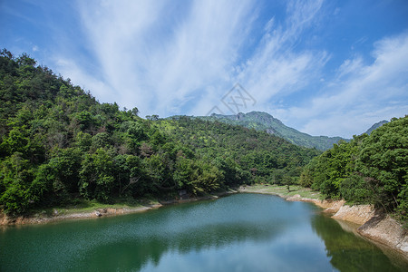 雁荡大气水库山脉蓝天白云风景背景