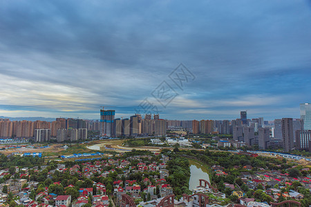 湘江世纪城成都雨后的傍晚天空背景