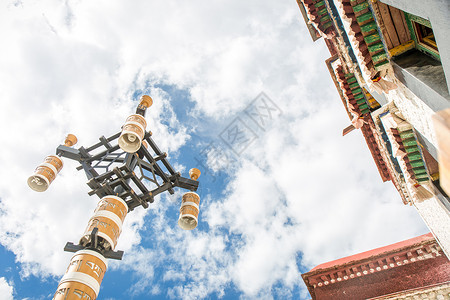 西藏明媚的天空背景图片