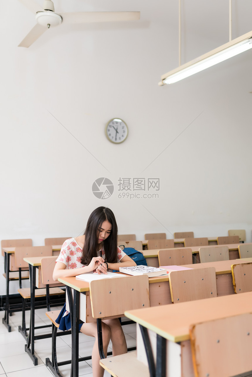 学校学习毕业考试图片