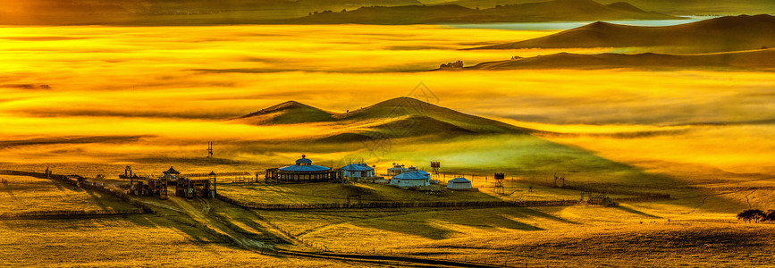 阳光人坝上草原晨雾背景