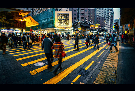 道路交叉黄金人行道背景