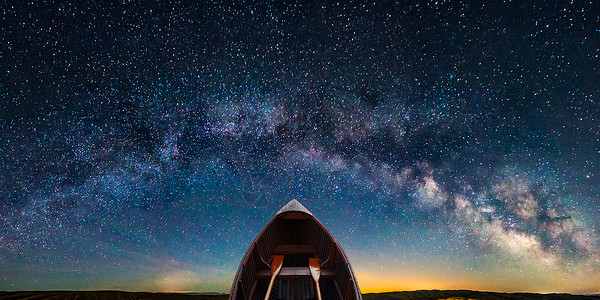 夕阳小船飞向星空设计图片