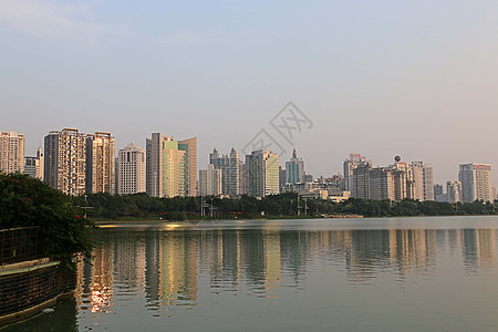 绿水城市南宁  湖面  城市背景