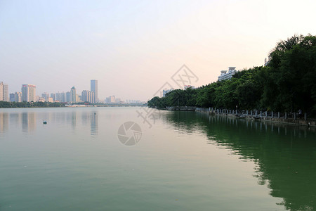 湖面波光南宁  湖面  城市背景