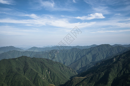 巍峨的高山括苍山美景背景