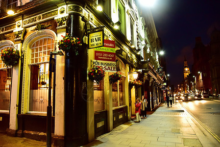 英国英伦夜晚英国利物浦酒吧街背景