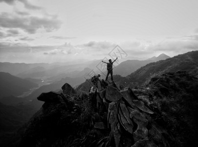 登山的人图片