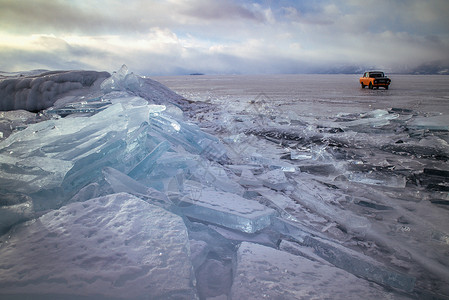 贝加尔湖结冰蓝色冰堆背景