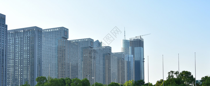 奥体中心-蓝天下的城市建筑图片