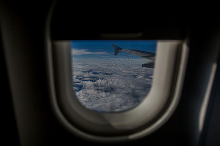 从飞机舷窗看天空背景图片