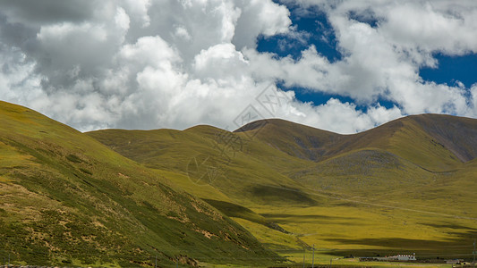 西藏的蓝天白云和草地背景图片