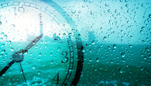 下雨的窗户玻璃时钟背景设计图片