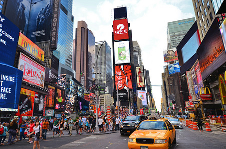 广场大屏幕美国纽约时代广场黄色计程车背景