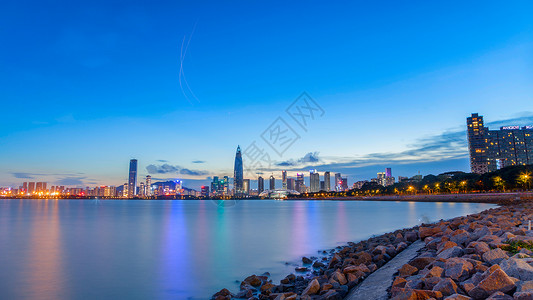 深圳湾夜景多彩的倒影高清图片