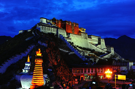 布达拉宫夜景背景图片