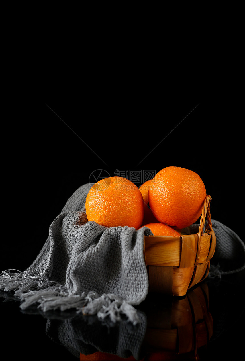 一篮子橙子图片